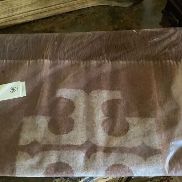 NWT tory BURCH 100% WOOL REVERSIBLE CINNAMON/BEIGE LARGE SCARF - Picture 11 of 15